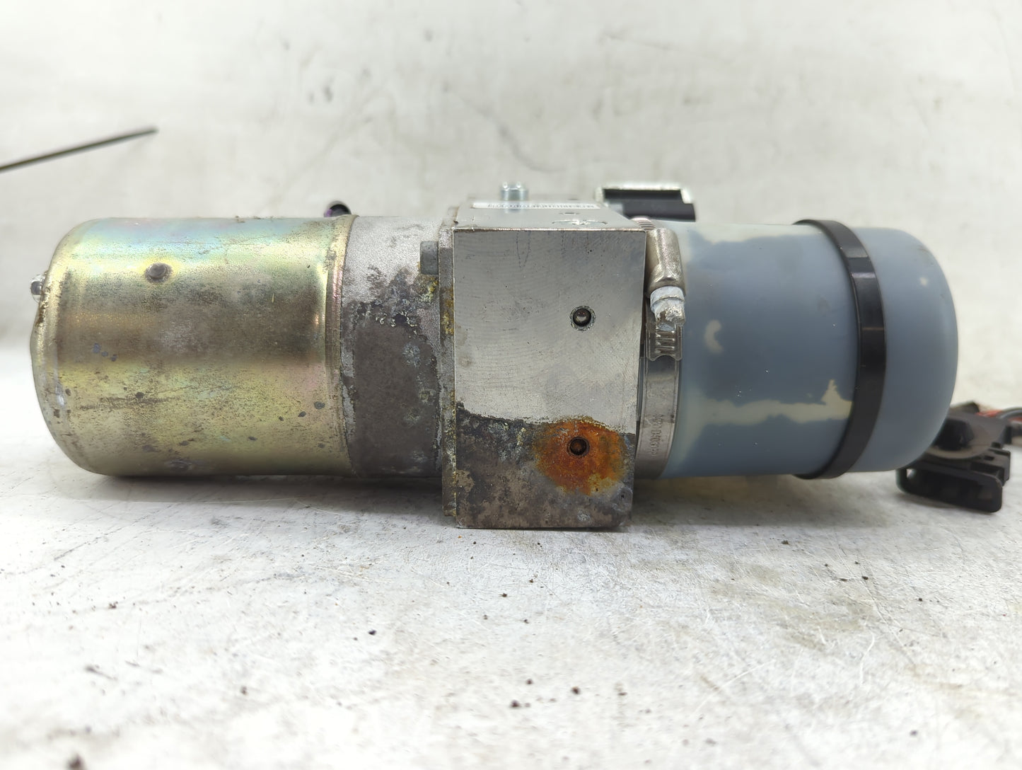 2010-2016 Audi A5 Convertible Lift Motor 1460740 - Oemusedautoparts1.com