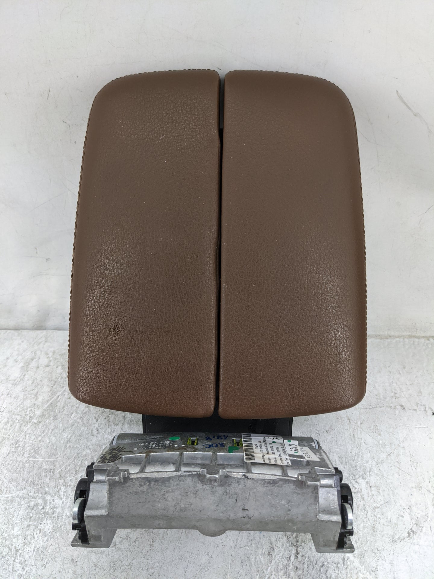 2014 Audi A5 Center Console Armrest Cover Lid P/N:4M0864207D 7161281A, 1317009 Fits OEM Used Auto Parts - Oemusedautoparts1.