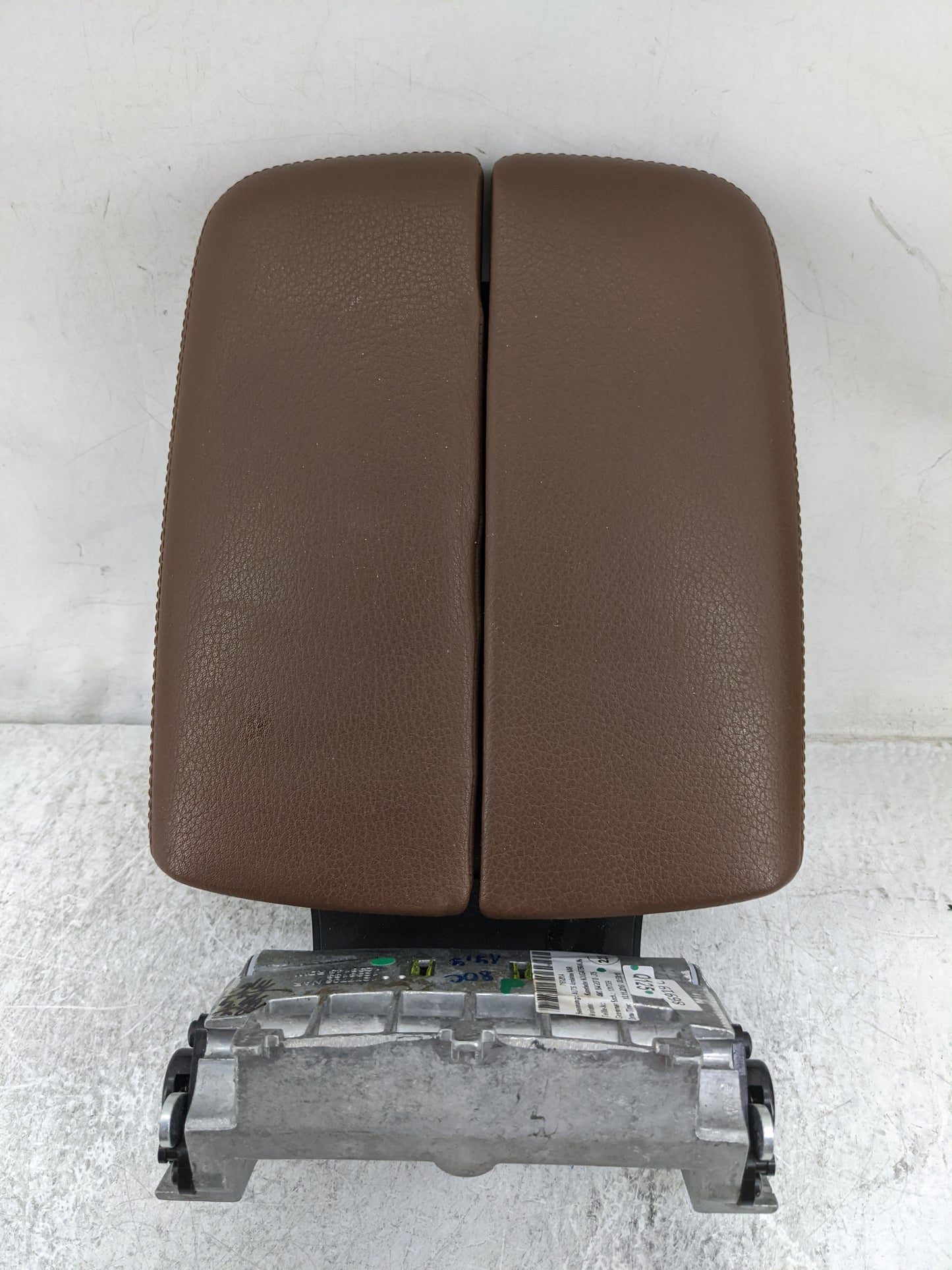 2014 Audi A5 Center Console Armrest Cover Lid P/N:4M0864207D 7161281A, 1317009 Fits OEM Used Auto Parts - Oemusedautoparts1.
