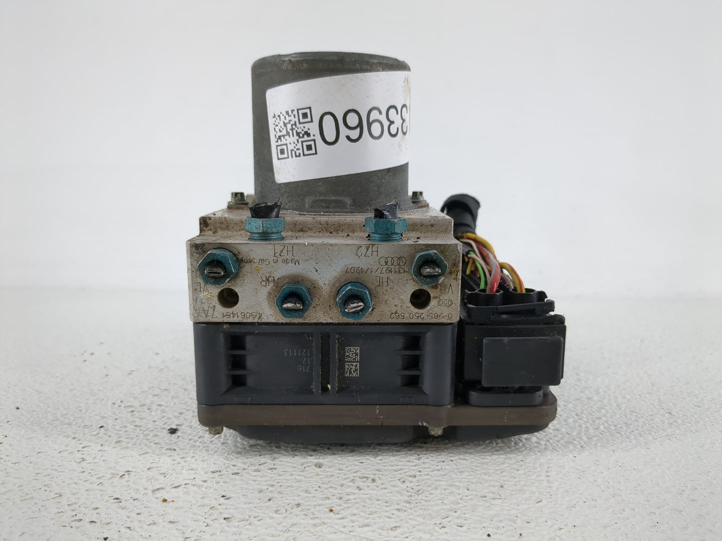 2014-2015 Audi A6 ABS Pump Control Module Replacement P/N:4G0 907 379 L Fits Fits 2014 2015 OEM Used Auto Parts - Oemusedaut
