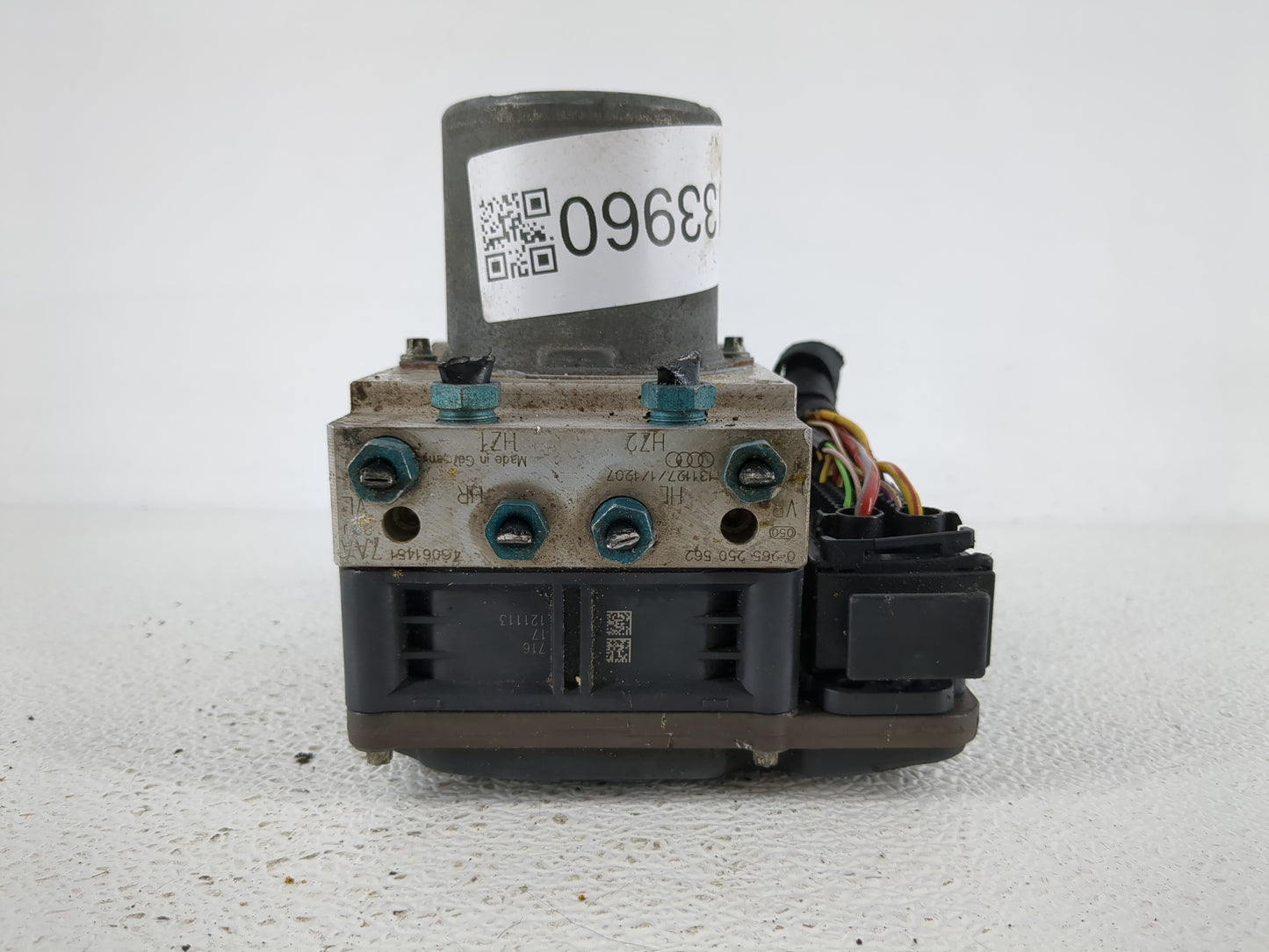 2014-2015 Audi A6 ABS Pump Control Module Replacement P/N:4G0 907 379 L Fits Fits 2014 2015 OEM Used Auto Parts - Oemusedaut