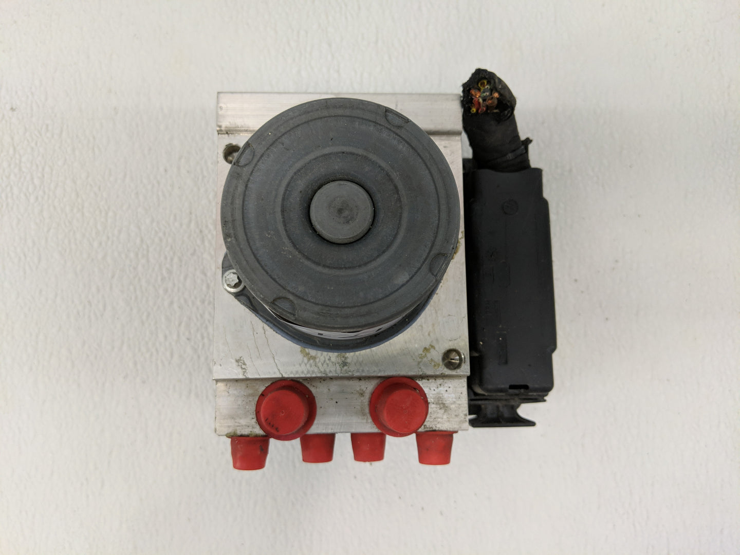 2014-2015 Audi A6 ABS Pump Control Module Replacement P/N:4G0 907 379 L Fits Fits 2014 2015 OEM Used Auto Parts - Oemusedaut