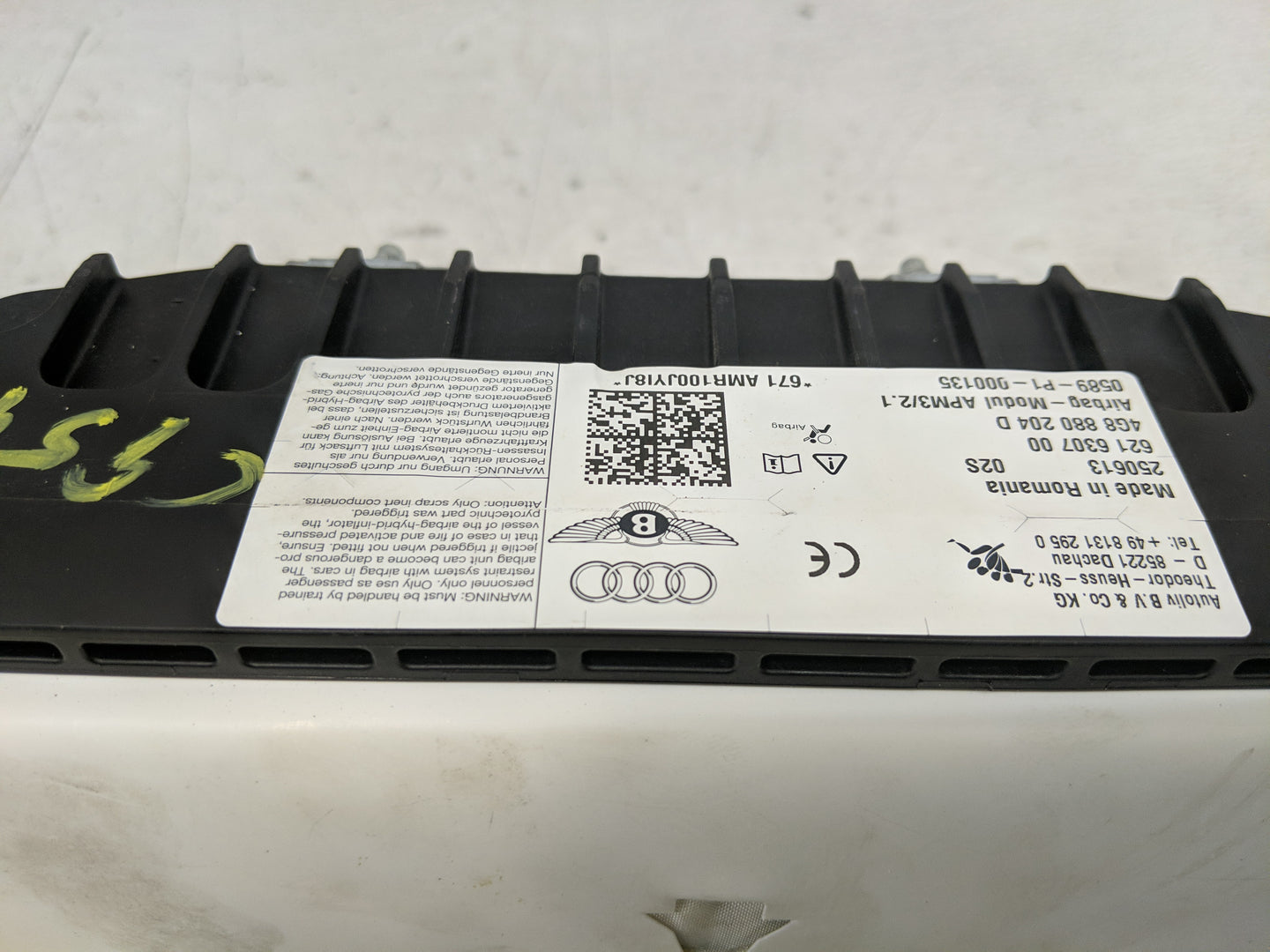 2012-2015 Audi A6 Air Bag Passenger Right Knee OEM P/N:4G8 880 842 A Fits Fits 2012 2013 2014 2015 OEM Used Auto Parts - Oem