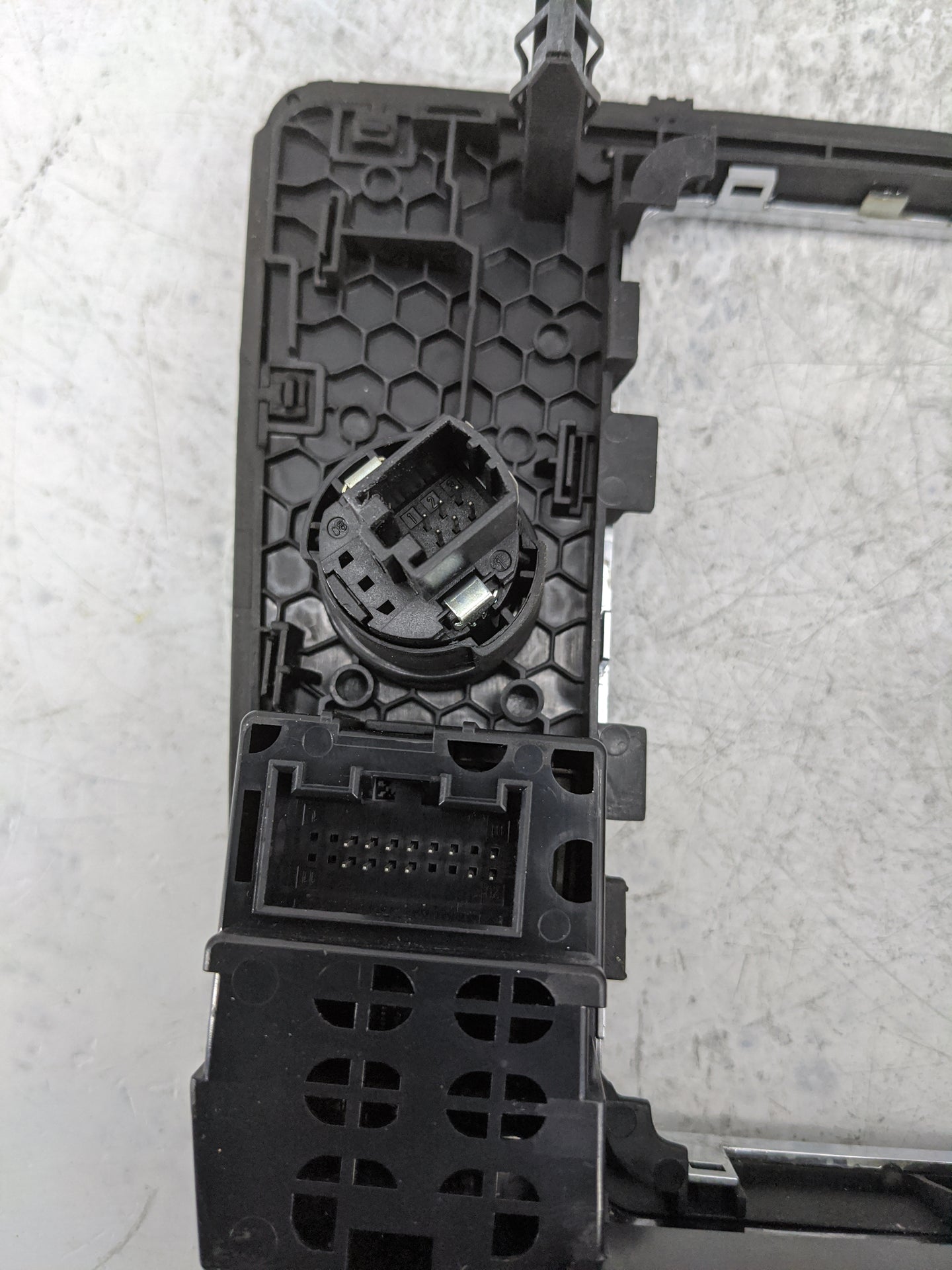2012-2015 Audi A6 Radio Control Panel 1478406 - Oemusedautoparts1.com