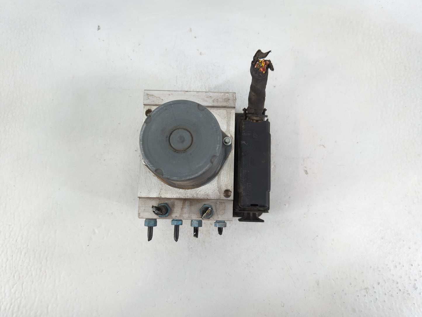 2014-2015 Audi A6 ABS Pump Control Module Replacement P/N:4G0 907 379 L Fits Fits 2014 2015 OEM Used Auto Parts - Oemusedaut