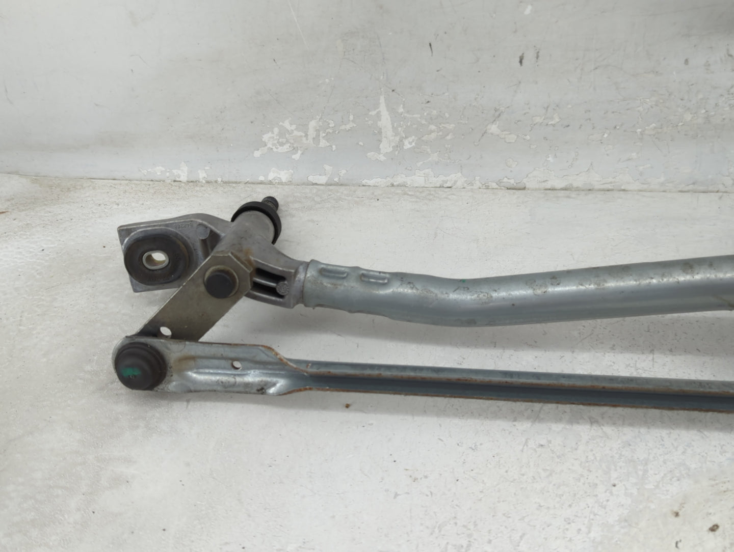 2011-2018 Audi A8 Front Windshield Wiper Motor P/N:4H1 955 023 E Fits Fits 2011 2012 2013 2014 2015 2016 2017 2018 OEM Used 