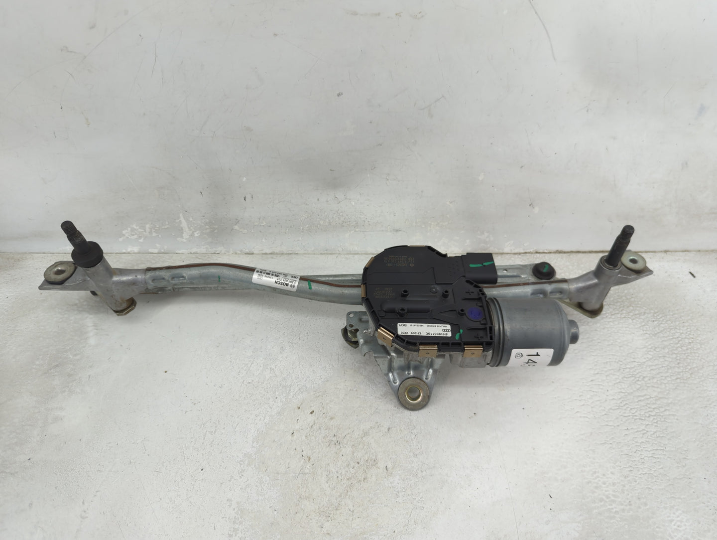 2011-2018 Audi A8 Front Windshield Wiper Motor P/N:4H1 955 023 E Fits Fits 2011 2012 2013 2014 2015 2016 2017 2018 OEM Used 