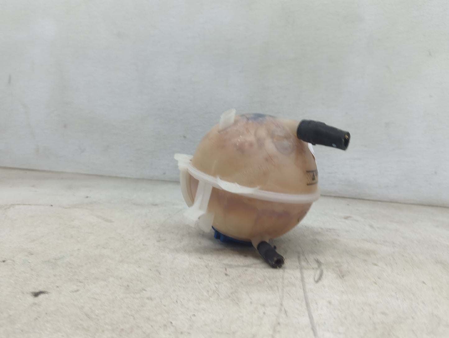 2015-2018 Audi Q3 Radiator Coolant Overflow Expansion Tank Bottle - Oemusedautoparts1.com
