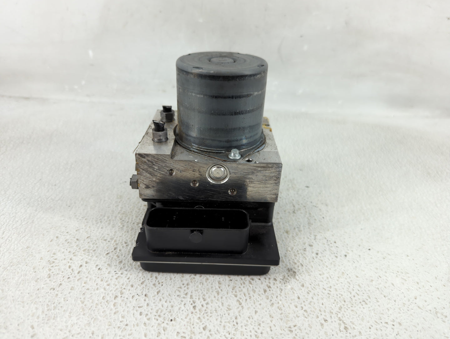 2013-2016 Audi Q5 ABS Pump Control Module Replacement P/N:8r0 907 379 AM Fits Fits 2013 2014 2015 2016 OEM Used Auto Parts -