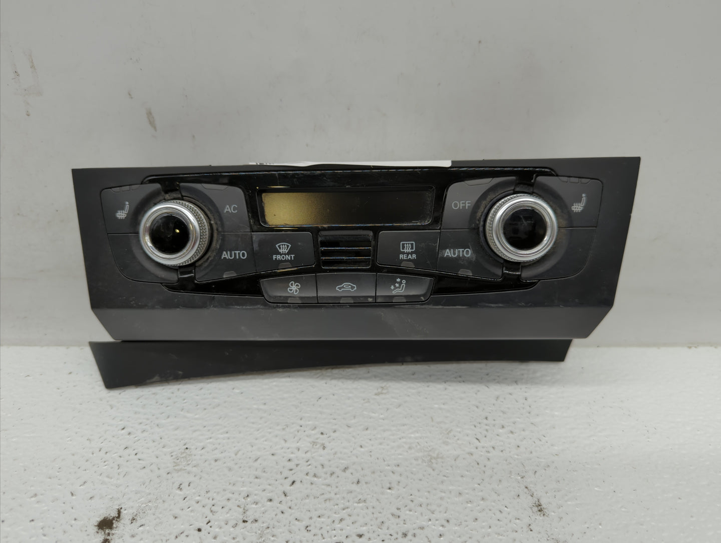 2014 Audi Q5 Radio AM FM Cd Player Receiver Replacement P/N:8K1 820 043 T Fits OEM Used Auto Parts - Oemusedautoparts1.com