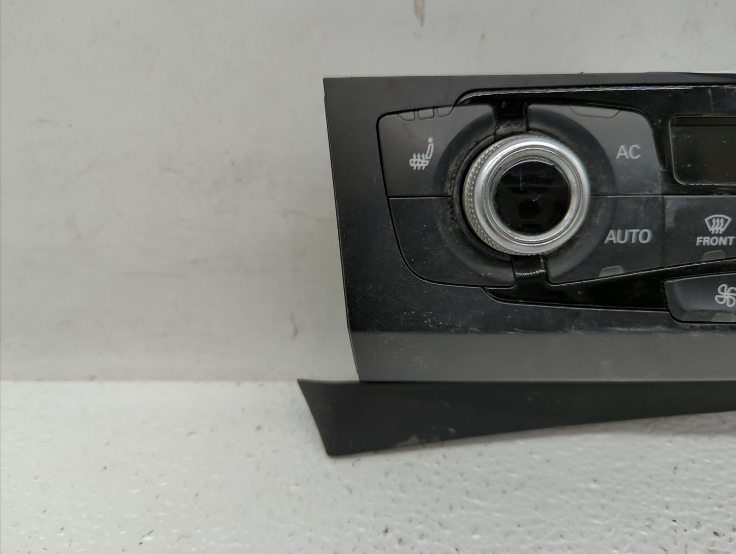 2014 Audi Q5 Radio AM FM Cd Player Receiver Replacement P/N:8K1 820 043 T Fits OEM Used Auto Parts - Oemusedautoparts1.com