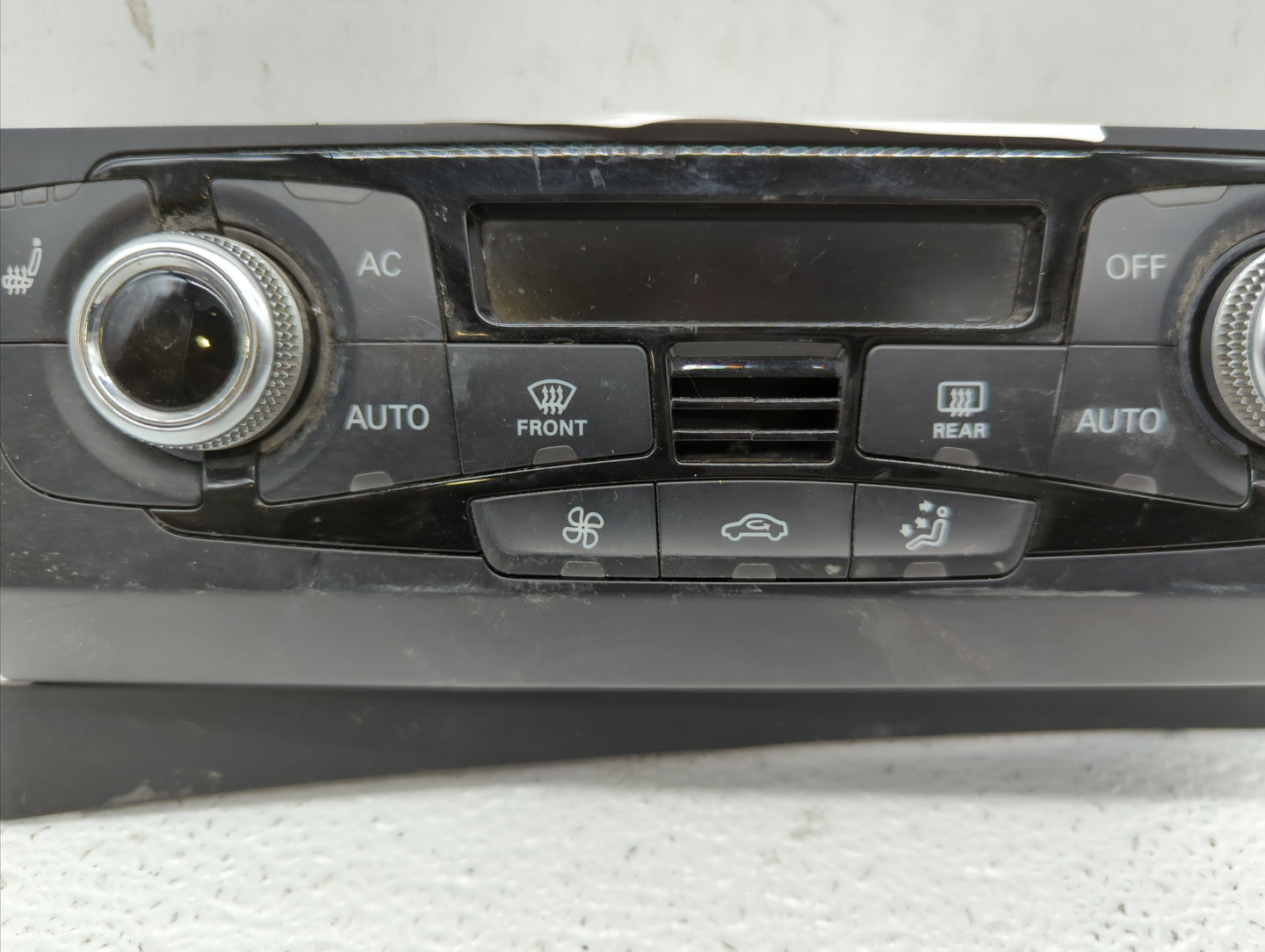 2014 Audi Q5 Radio AM FM Cd Player Receiver Replacement P/N:8K1 820 043 T Fits OEM Used Auto Parts - Oemusedautoparts1.com