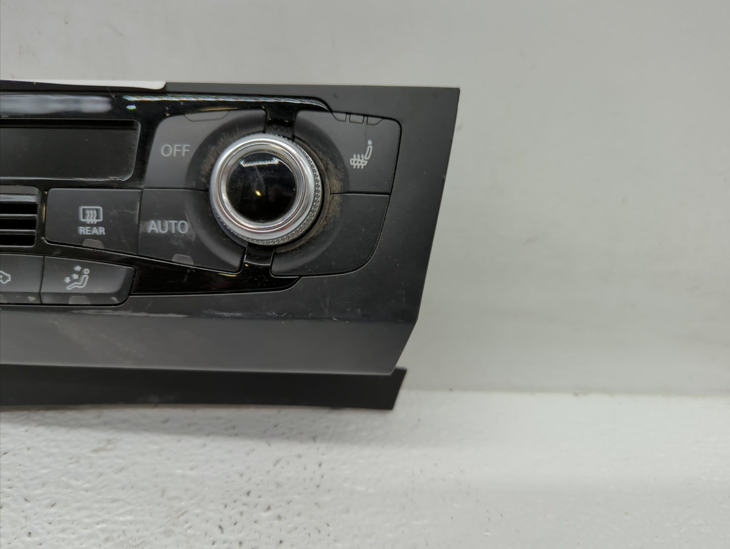 2014 Audi Q5 Radio AM FM Cd Player Receiver Replacement P/N:8K1 820 043 T Fits OEM Used Auto Parts - Oemusedautoparts1.com