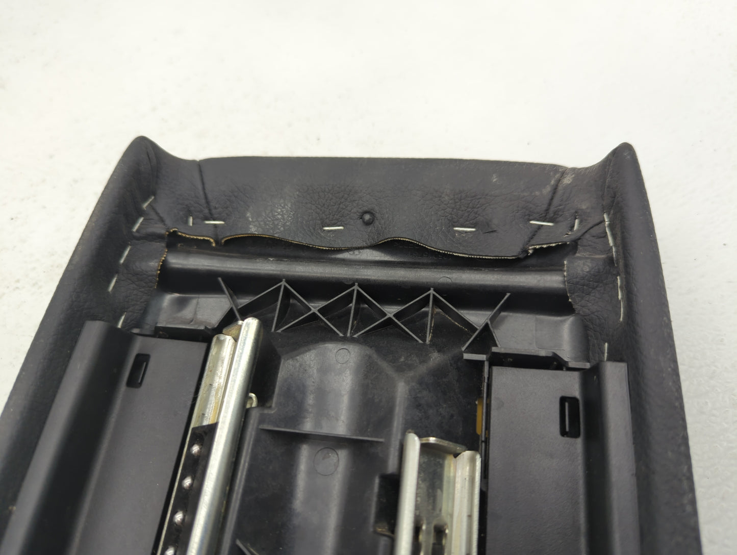 2014 Bmw 228i Center Console Armrest Cover Lid Black - Oemusedautoparts1.com