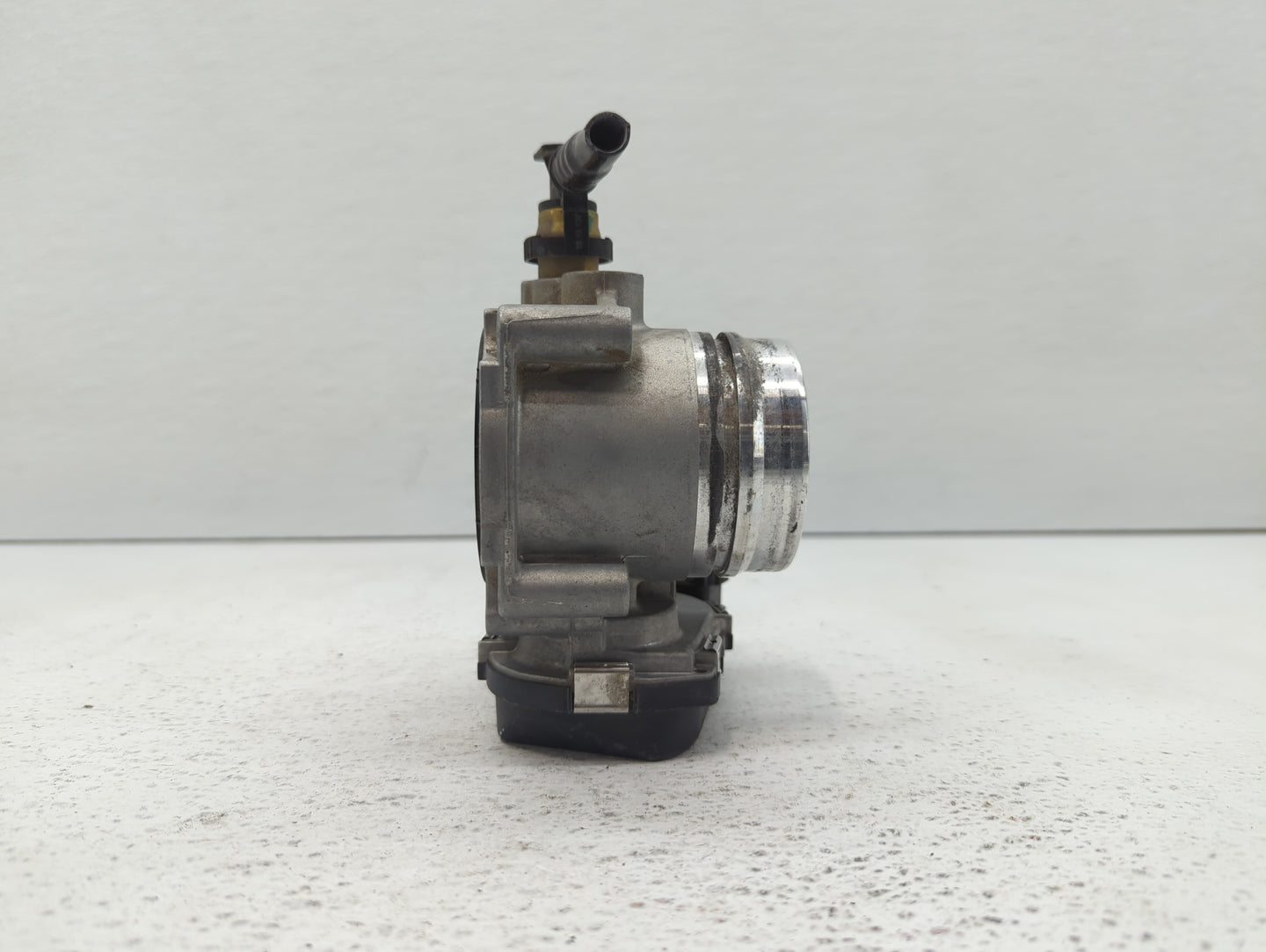 2014-2016 Bmw 228i Throttle Body P/N:1354 7588625 Fits Fits 2012 2013 2014 2015 2016 2017 2018 OEM Used Auto Parts - Oemused