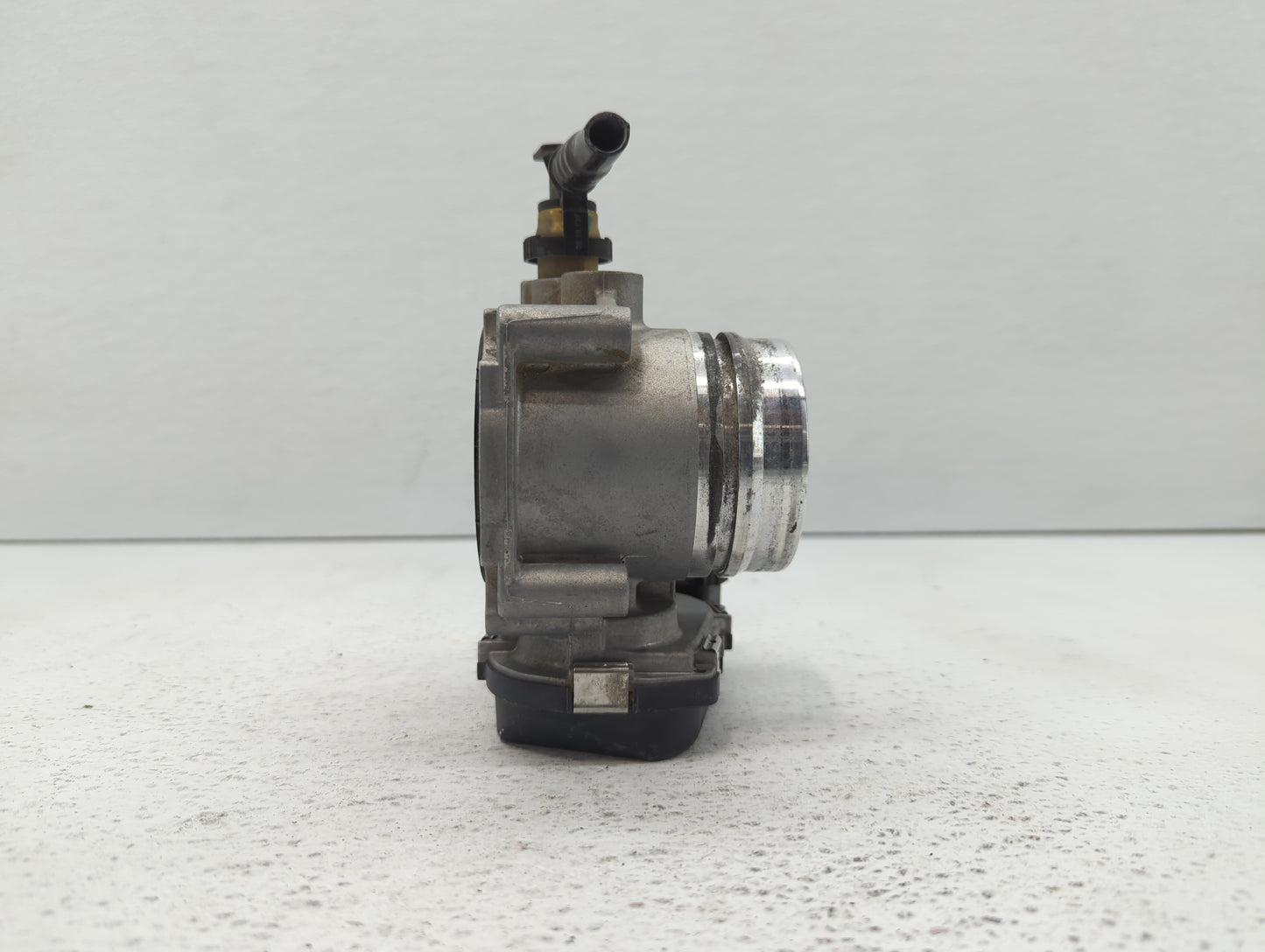2014-2016 Bmw 228i Throttle Body P/N:1354 7588625 Fits Fits 2012 2013 2014 2015 2016 2017 2018 OEM Used Auto Parts - Oemused