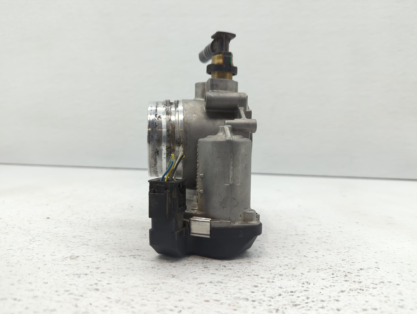 2014-2016 Bmw 228i Throttle Body P/N:1354 7588625 Fits Fits 2012 2013 2014 2015 2016 2017 2018 OEM Used Auto Parts - Oemused