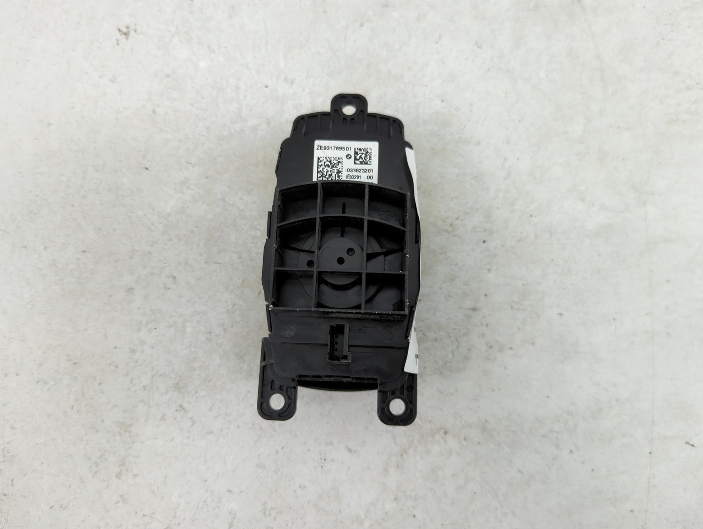 2012-2018 Bmw 320 Radio AM FM Cd Player Receiver Replacement P/N:ZE9317695-01 033623201 Fits OEM Used Auto Parts - Oemusedau