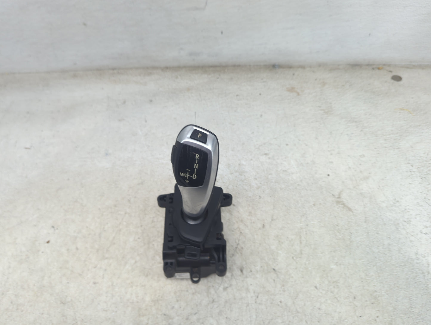 2014 Bmw 320 Floor Console Assembly Shifter - Oemusedautoparts1.com