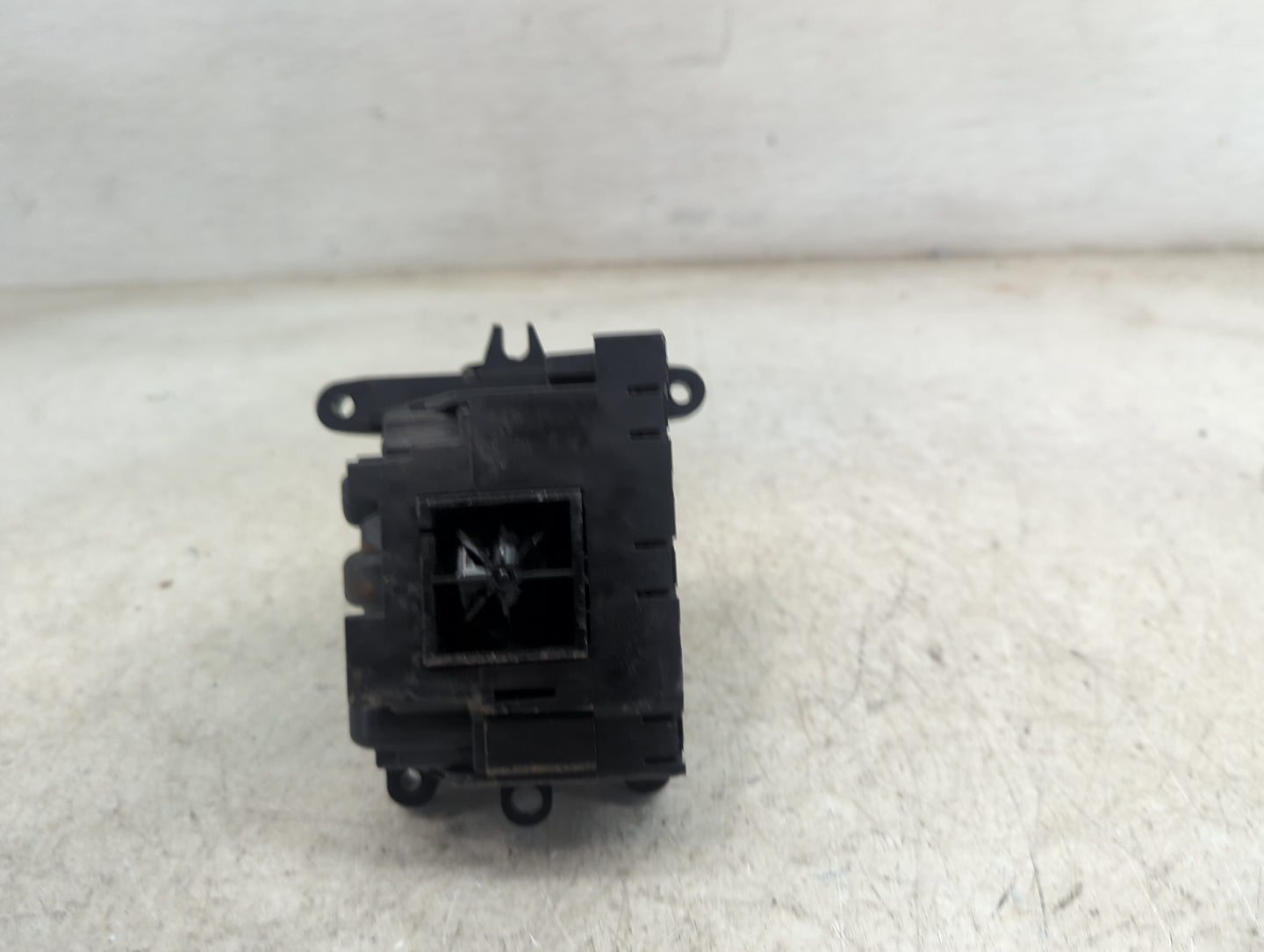 2014 Bmw 320 Floor Console Assembly Shifter - Oemusedautoparts1.com