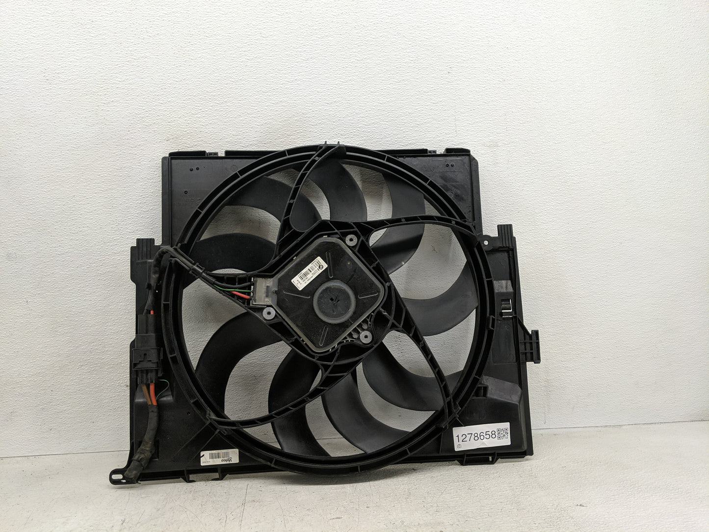 2012-2018 Bmw 320i Electric Radiator Cooling Fan Motor Assembly P/N:17427600558 Fits Fits 2012 2013 2014 2015 2016 2017 2018