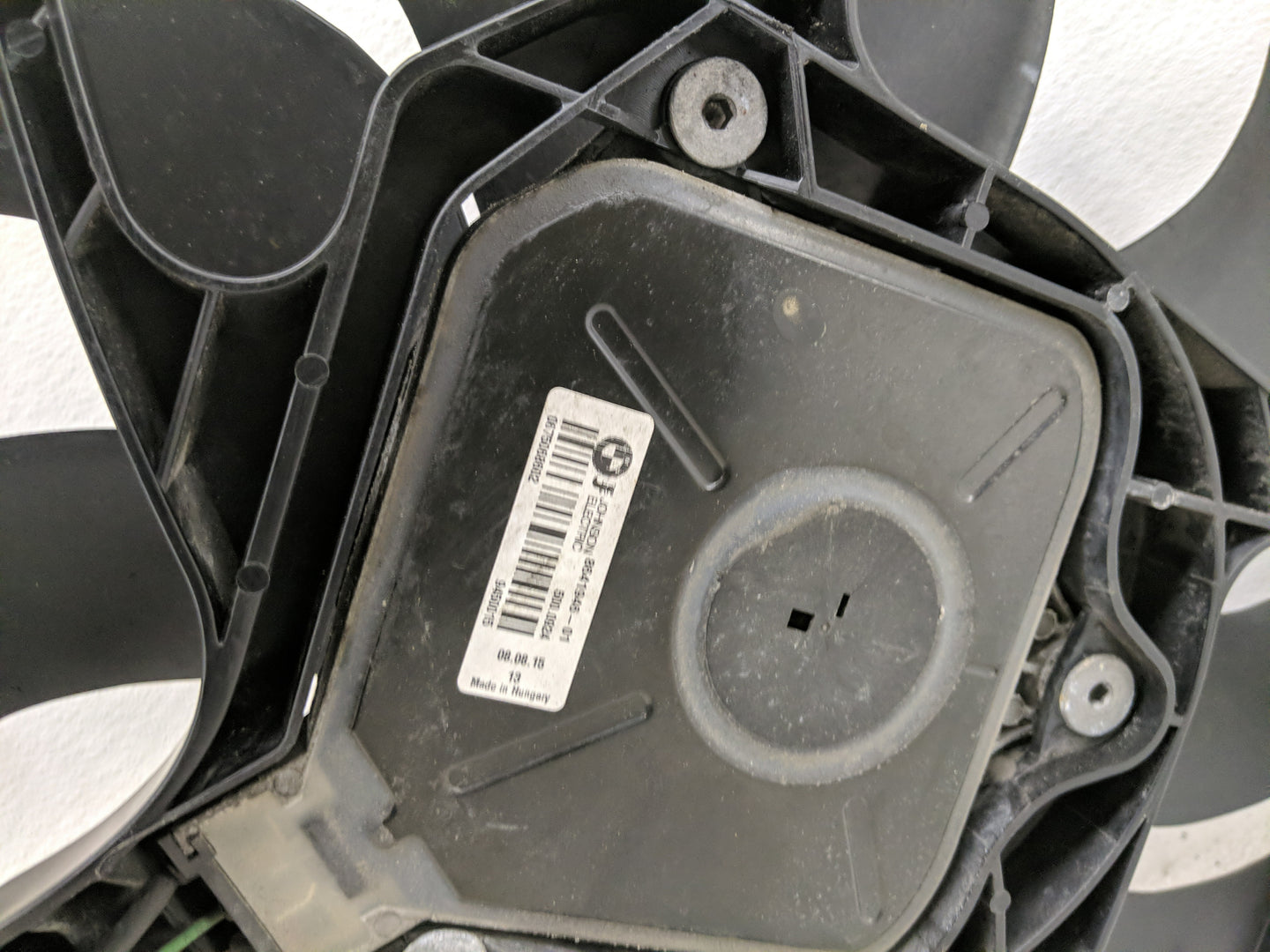 2012-2018 Bmw 320i Electric Radiator Cooling Fan Motor Assembly P/N:17427600558 Fits Fits 2012 2013 2014 2015 2016 2017 2018