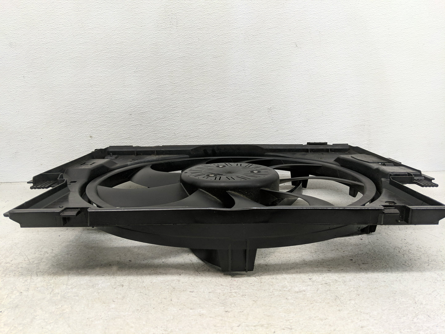 2012-2018 Bmw 320i Electric Radiator Cooling Fan Motor Assembly P/N:17427600558 Fits Fits 2012 2013 2014 2015 2016 2017 2018