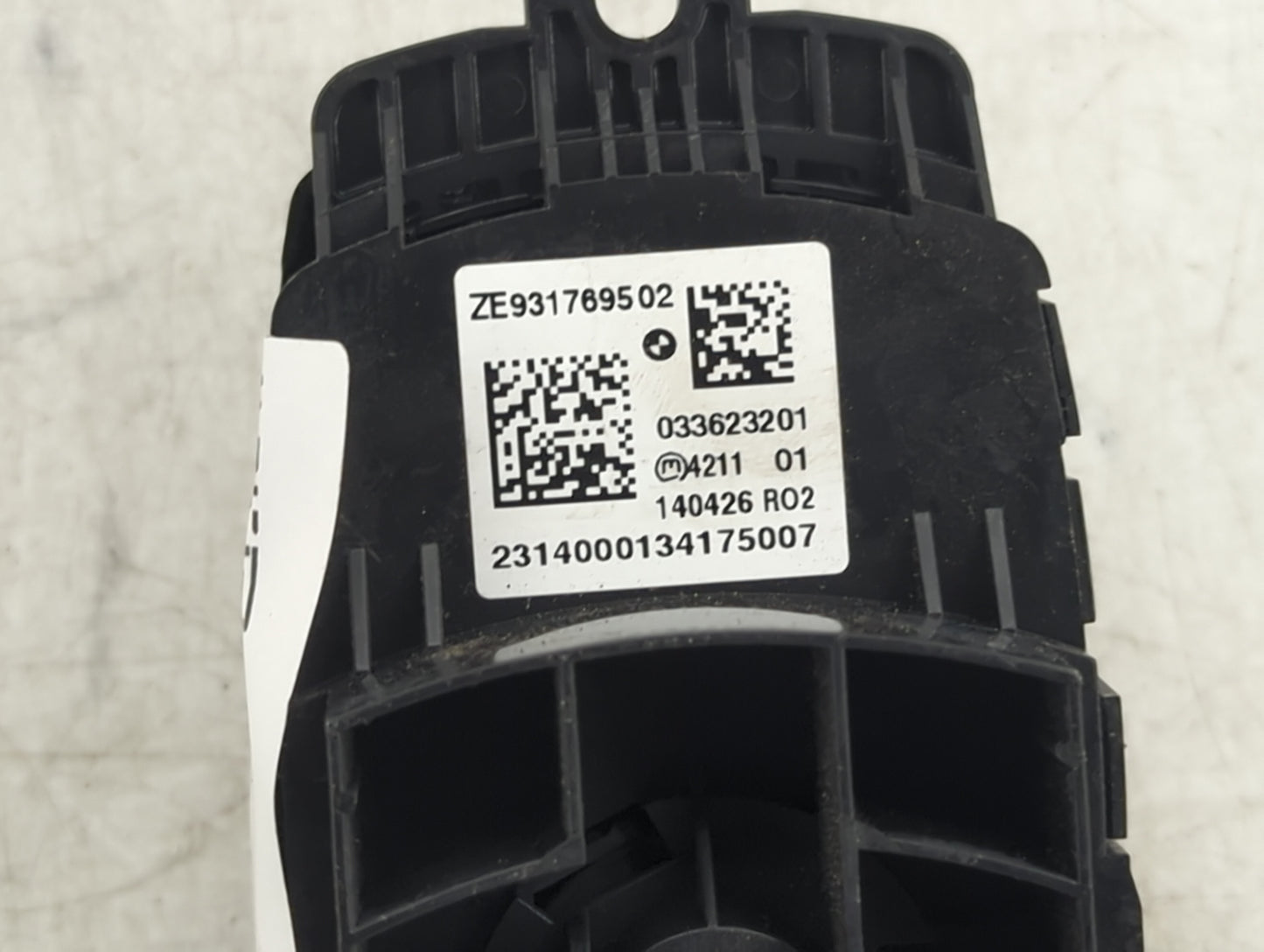 2012-2018 Bmw 320i Radio AM FM Cd Player Receiver Replacement P/N:ZE9317695 ZE931769502 Fits OEM Used Auto Parts - Oemusedau