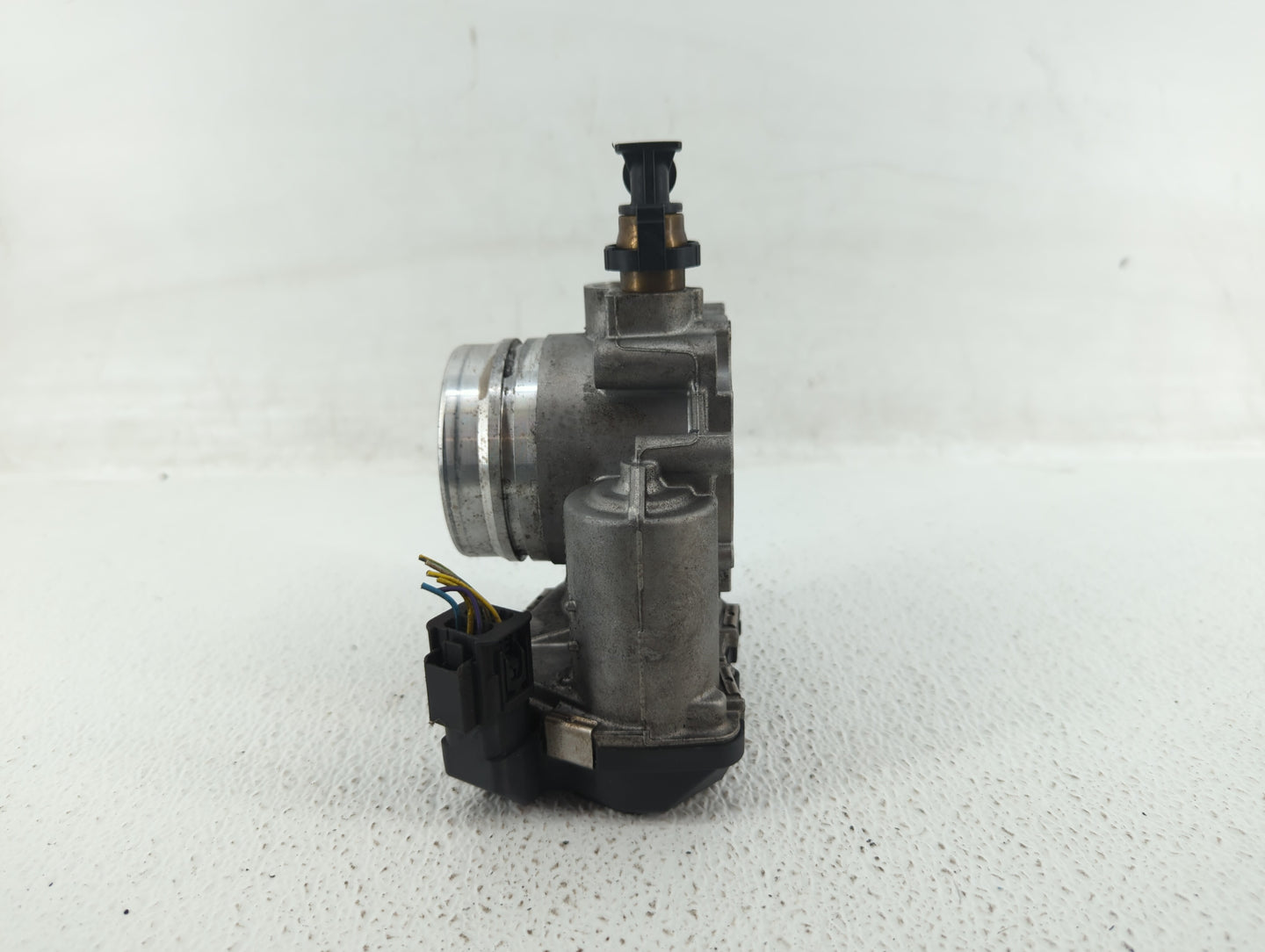 2012-2018 Bmw 320i Throttle Body P/N:1354 7588625-03 Fits Fits 2012 2013 2014 2015 2016 2017 2018 OEM Used Auto Parts - Oemu