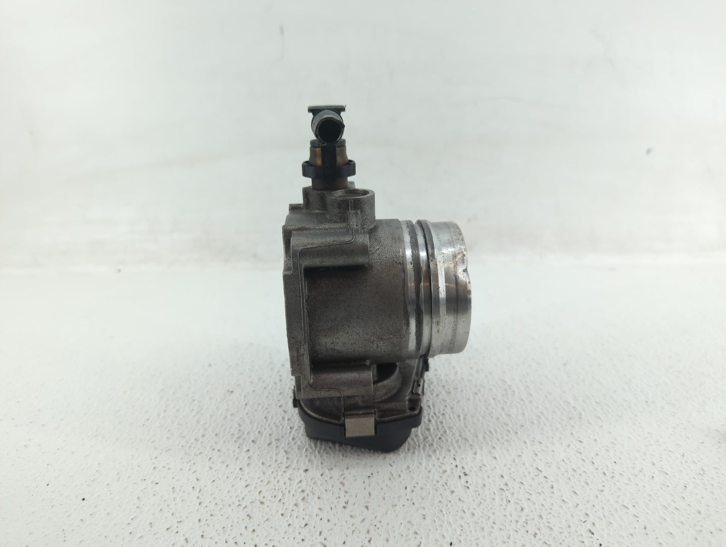 2012-2018 Bmw 320i Throttle Body P/N:1354 7588625-03 Fits Fits 2012 2013 2014 2015 2016 2017 2018 OEM Used Auto Parts - Oemu