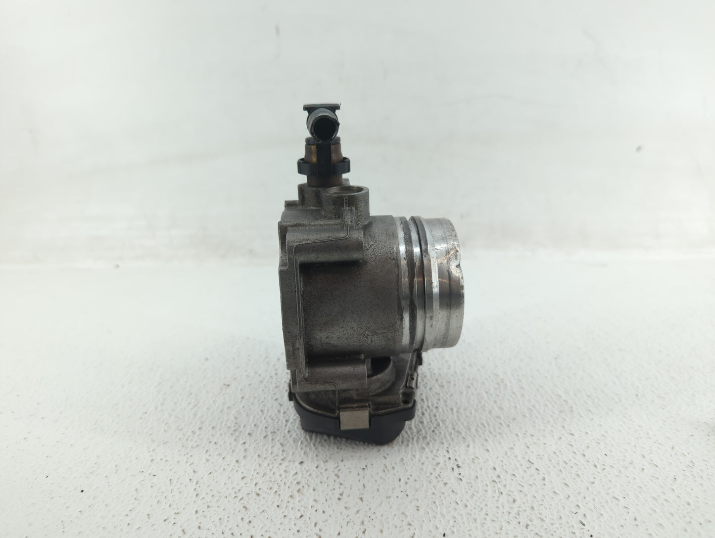 2012-2018 Bmw 320i Throttle Body P/N:1354 7588625-03 Fits Fits 2012 2013 2014 2015 2016 2017 2018 OEM Used Auto Parts - Oemu
