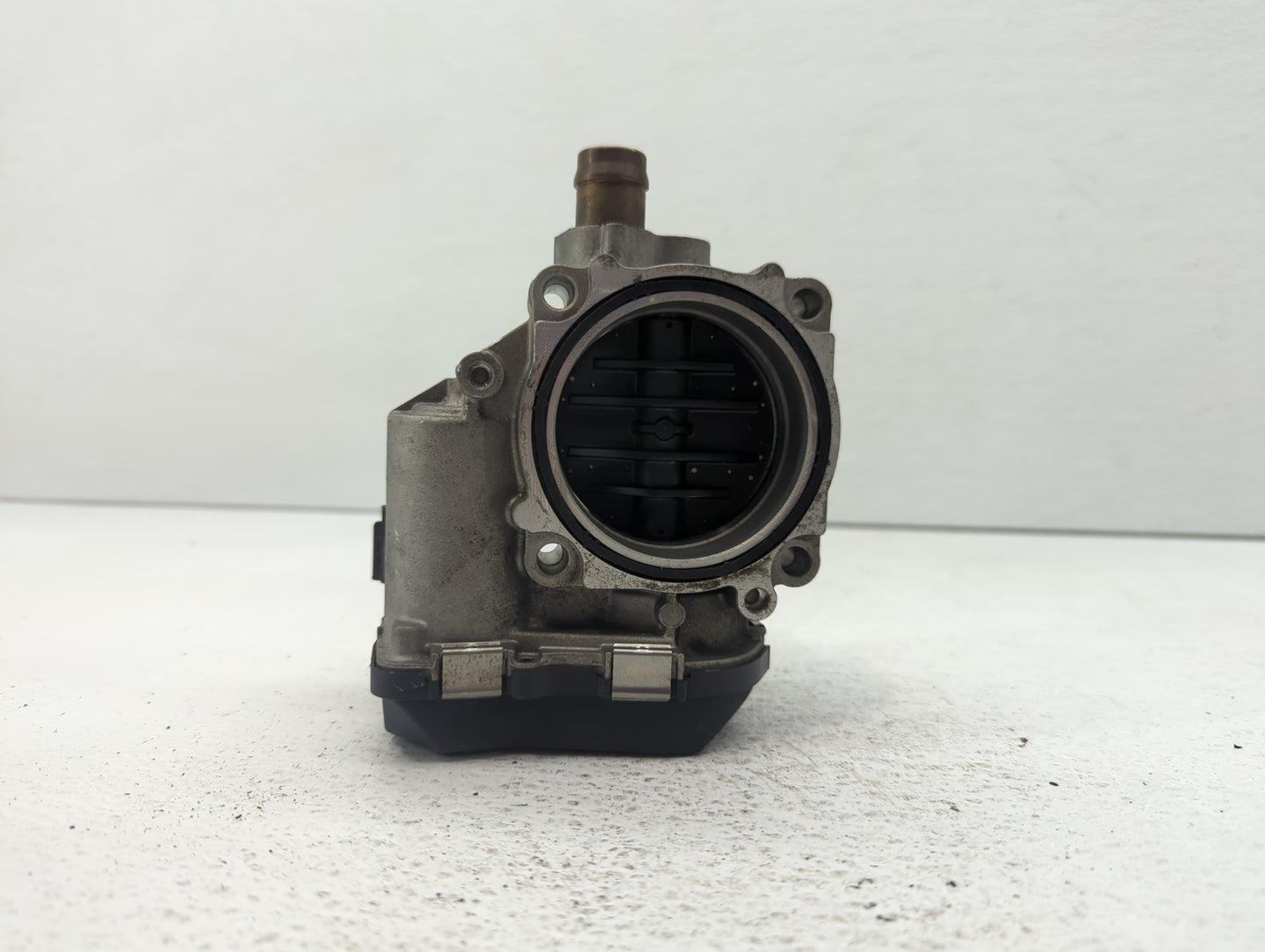 2012-2018 Bmw 320i Throttle Body P/N:1354 7588625-04 1354 7588625-03 Fits Fits 2012 2013 2014 2015 2016 2017 2018 OEM Used A