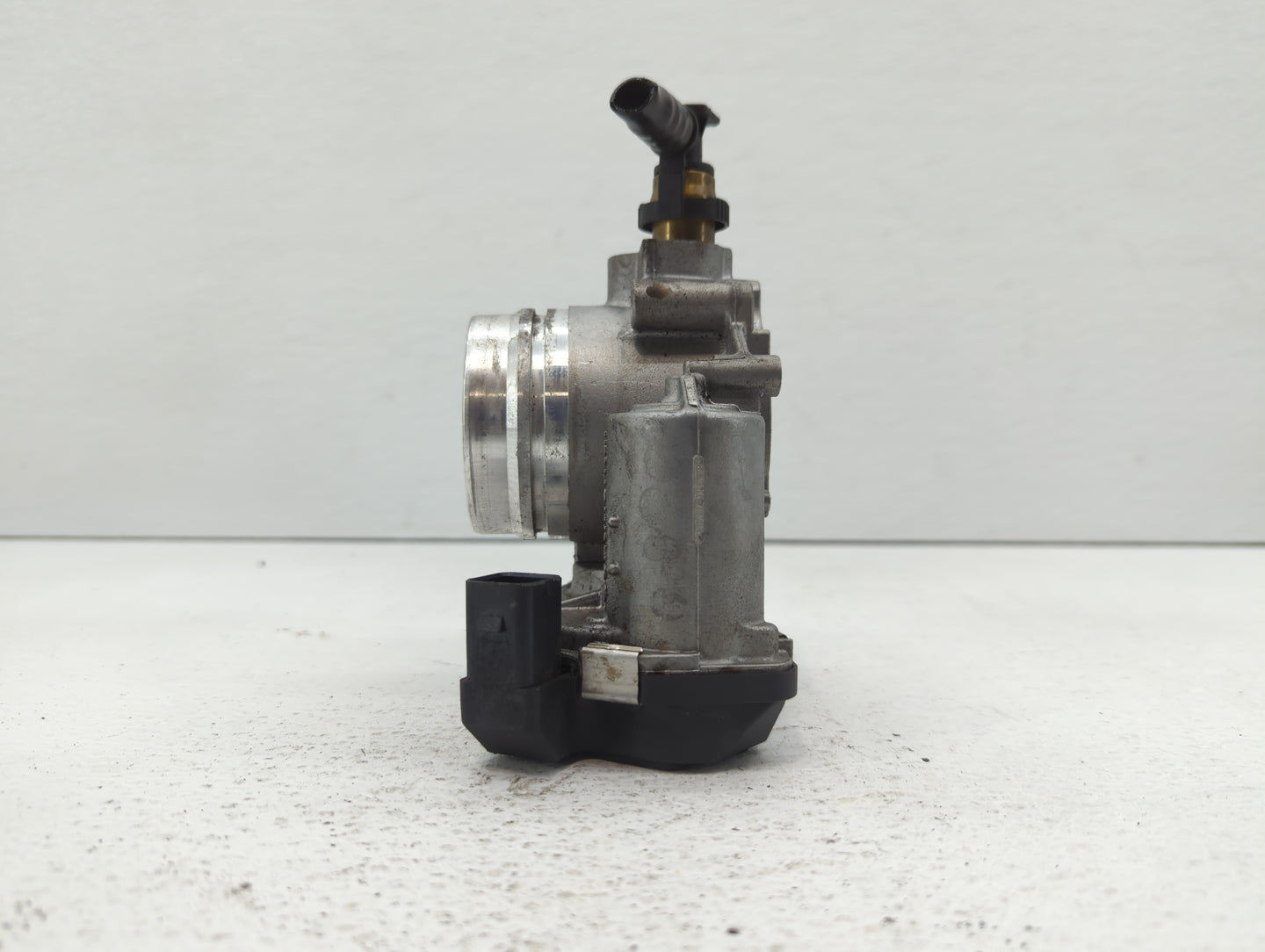 2012-2018 Bmw 320i Throttle Body P/N:1354 7588625-04 1354 7588625-03 Fits Fits 2012 2013 2014 2015 2016 2017 2018 OEM Used A