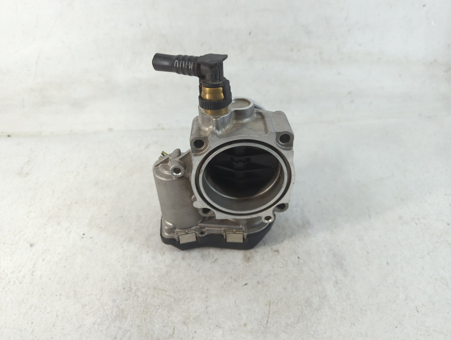 2012-2018 Bmw 320i Throttle Body P/N:1354 7588625-04 A2C83786800 Fits Fits 2012 2013 2014 2015 2016 2017 2018 OEM Used Auto 
