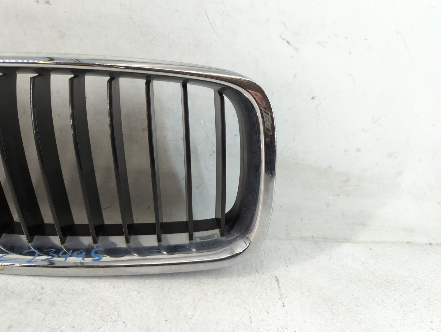 2012-2018 Bmw 320i Front Grille Bumper Not Included - Oemusedautoparts1.com