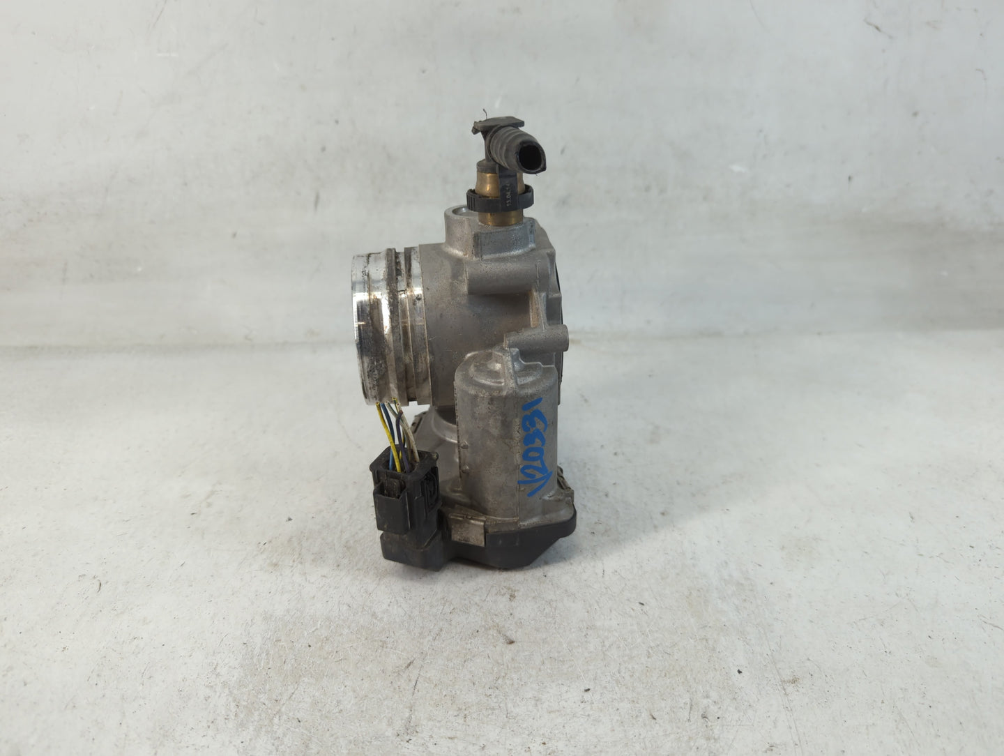 2012-2018 Bmw 320i Throttle Body P/N:1354 7588625-04 Fits Fits 2012 2013 2014 2015 2016 2017 2018 OEM Used Auto Parts - Oemu
