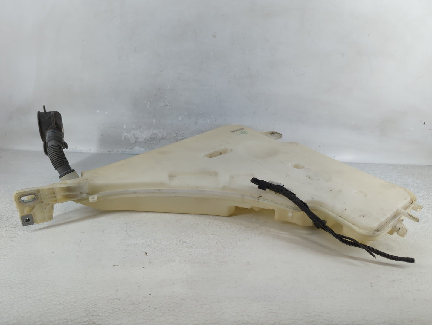 2012-2018 Bmw 320i Windshield Washer Fluid Reservoir Bottle Oem - Oemusedautoparts1.com