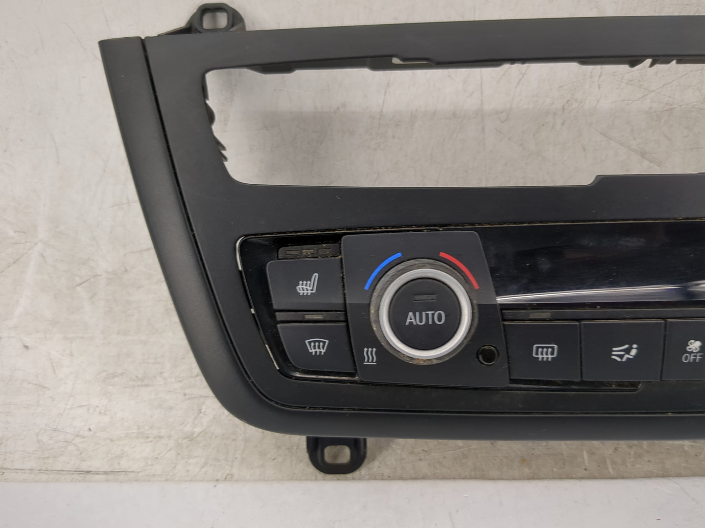 2012-2014 Bmw 328i Climate Control Module Temperature AC/Heater Replacement P/N:9207195-04 Fits Fits 2012 2013 2014 OEM Used