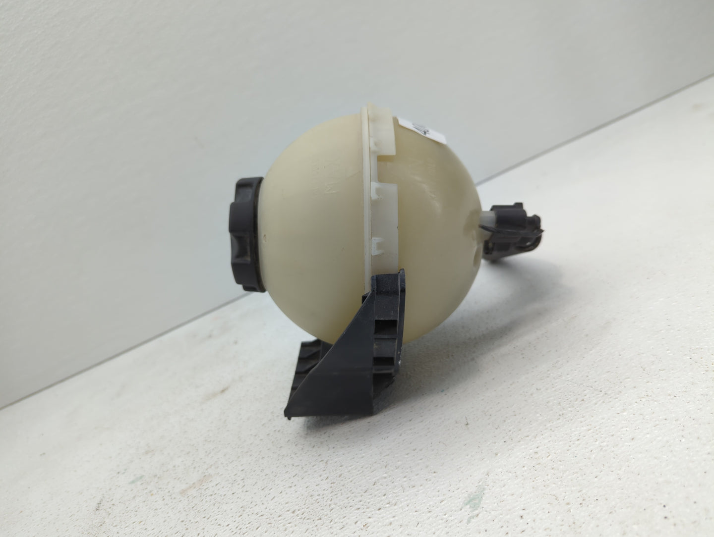 Bmw 328i Radiator Coolant Overflow Expansion Tank Bottle - Oemusedautoparts1.com