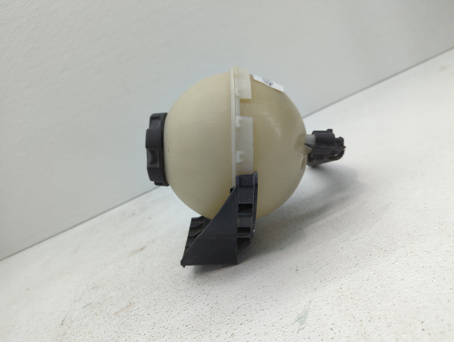 Bmw 328i Radiator Coolant Overflow Expansion Tank Bottle - Oemusedautoparts1.com