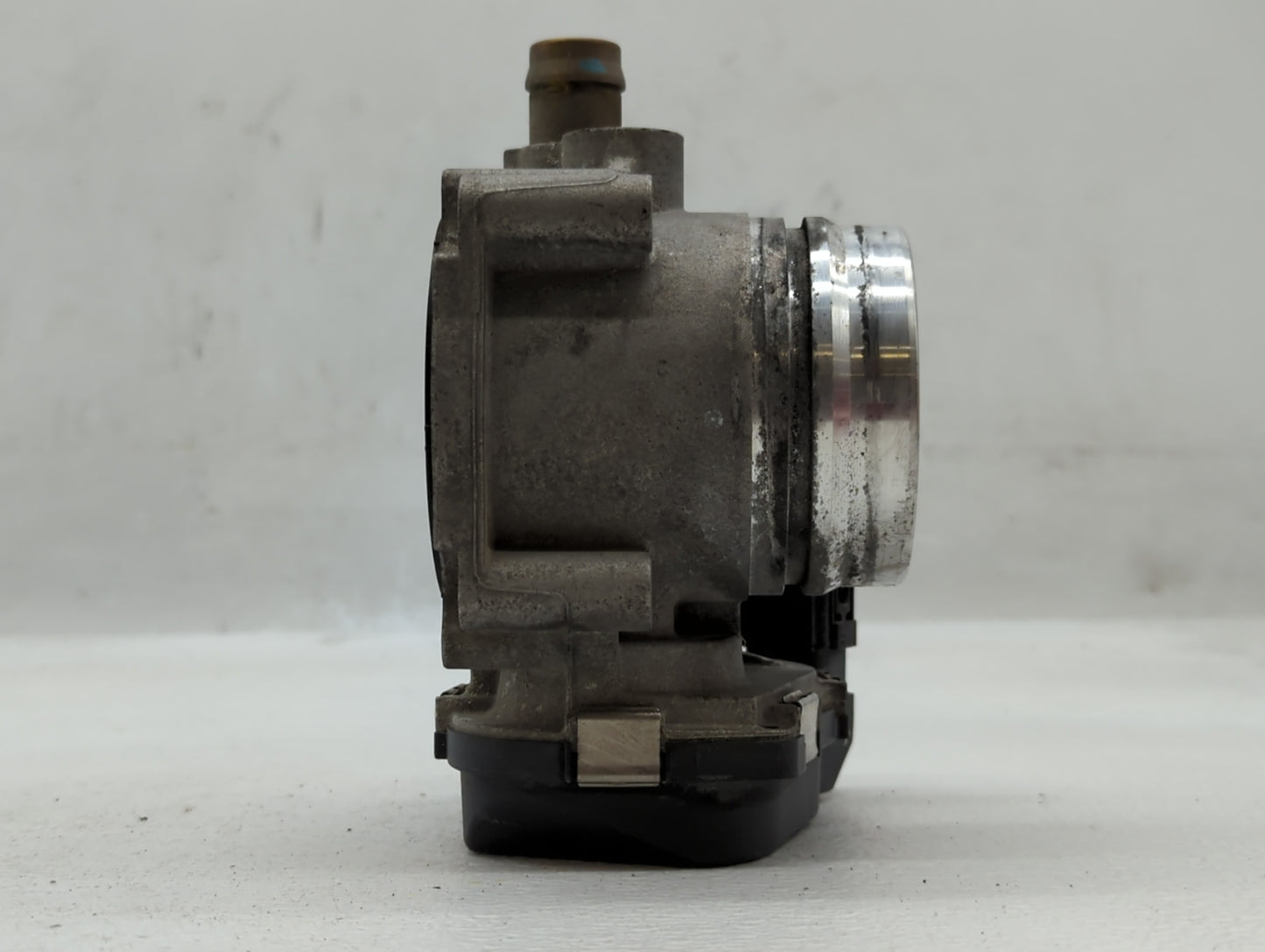 2012-2016 Bmw 328i Throttle Body P/N:1354 7588625-04 1354 7588625-02, 1354 7588625-03 Fits Fits 2012 2013 2014 2015 2016 201