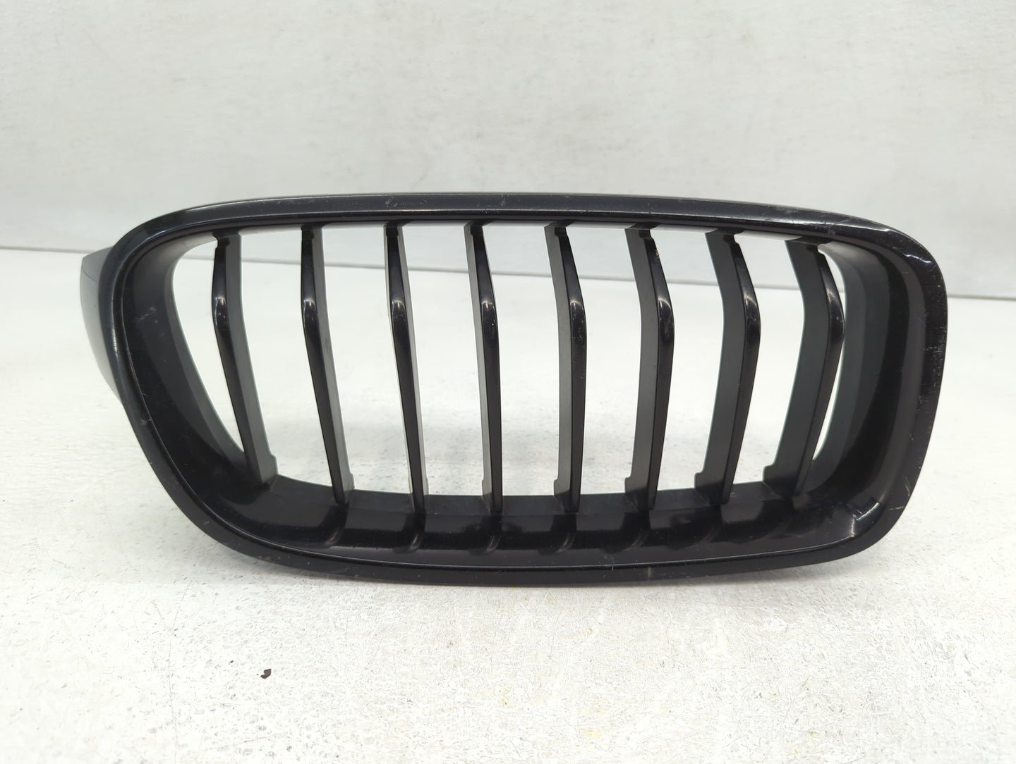 2012-2016 Bmw 328i Front Grille Bumper Not Included - Oemusedautoparts1.com