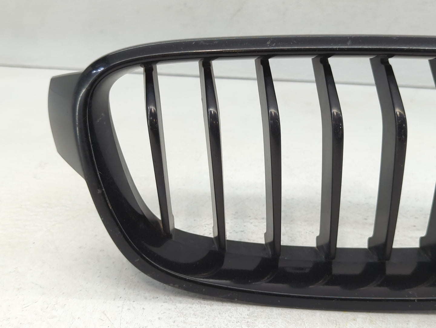 2012-2016 Bmw 328i Front Grille Bumper Not Included - Oemusedautoparts1.com