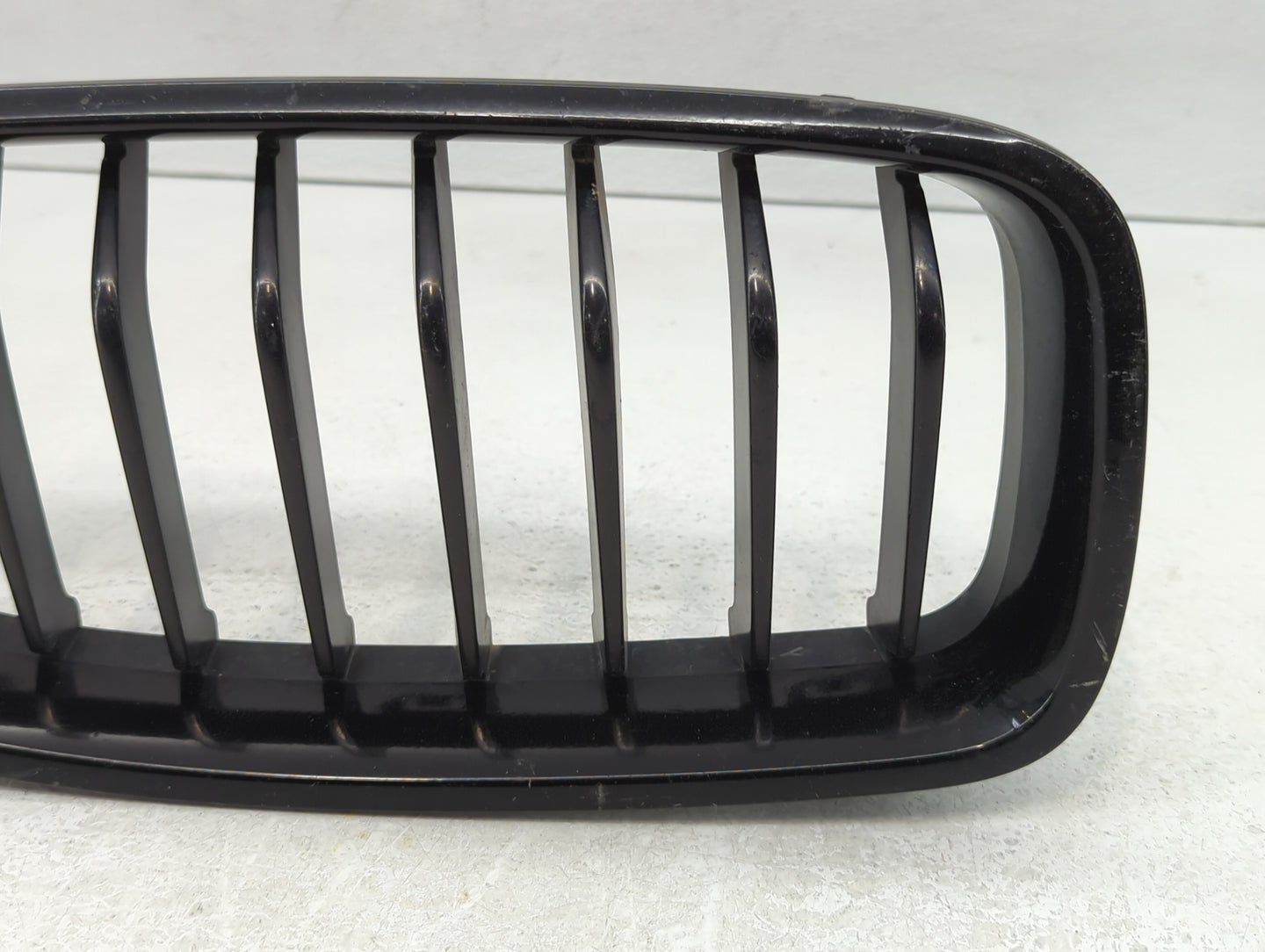 2012-2016 Bmw 328i Front Grille Bumper Not Included - Oemusedautoparts1.com