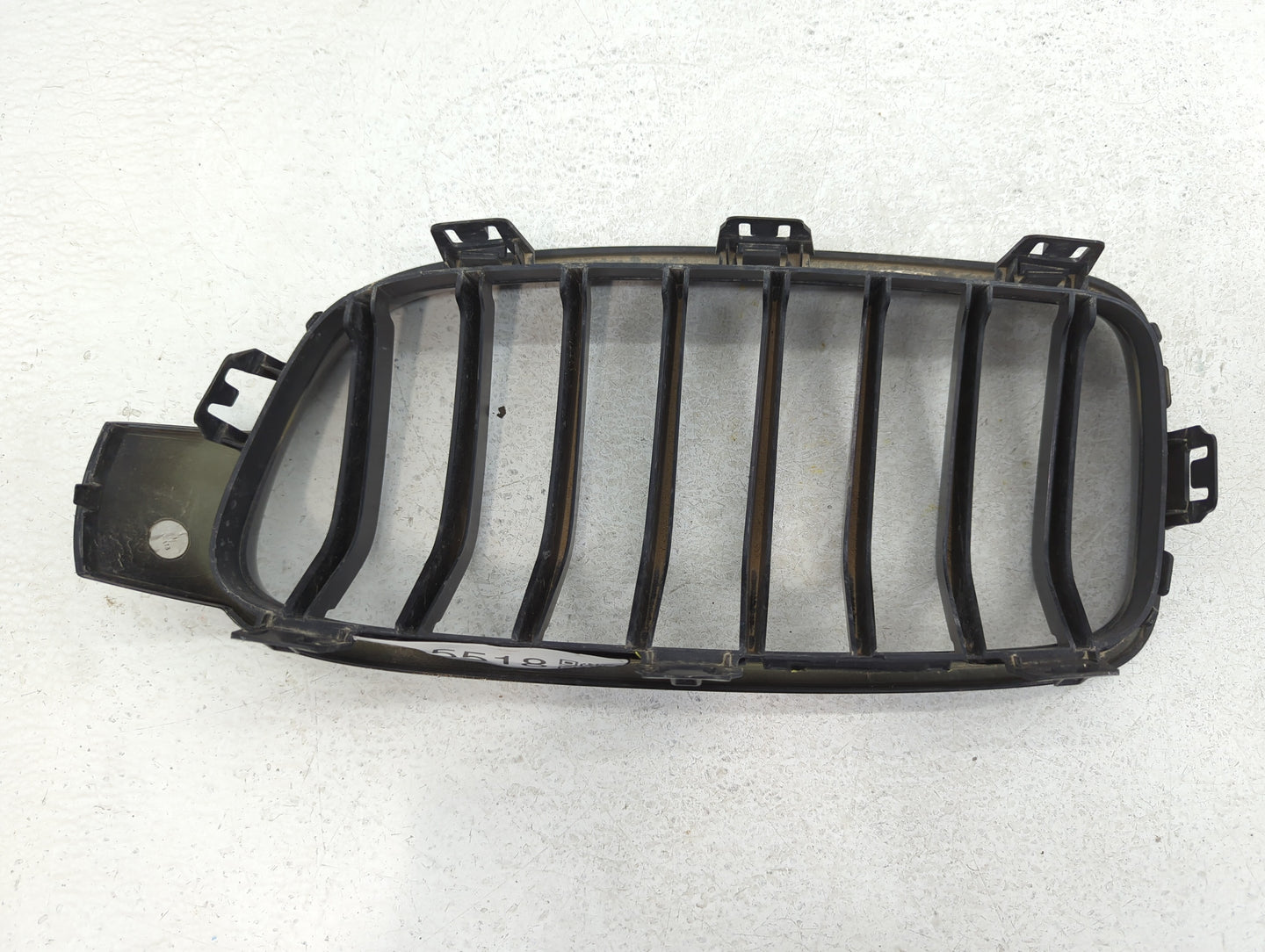2012-2016 Bmw 328i Front Grille Bumper Not Included - Oemusedautoparts1.com