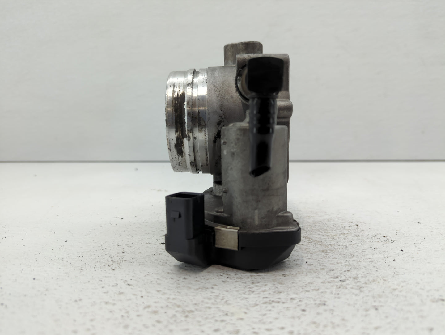 2011-2015 Bmw 335i Throttle Body P/N:1354 7597871-01 1354 7597871-03 Fits OEM Used Auto Parts - Oemusedautoparts1.com