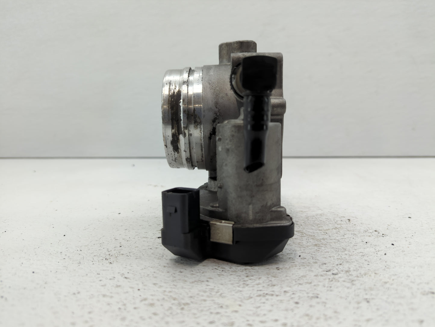 2011-2015 Bmw 335i Throttle Body P/N:1354 7597871-01 1354 7597871-03 Fits OEM Used Auto Parts - Oemusedautoparts1.com