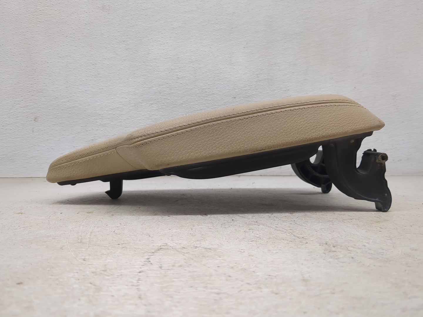 2014 Bmw 428i Center Console Armrest Cover Lid Fits OEM Used Auto Parts - Oemusedautoparts1.com
