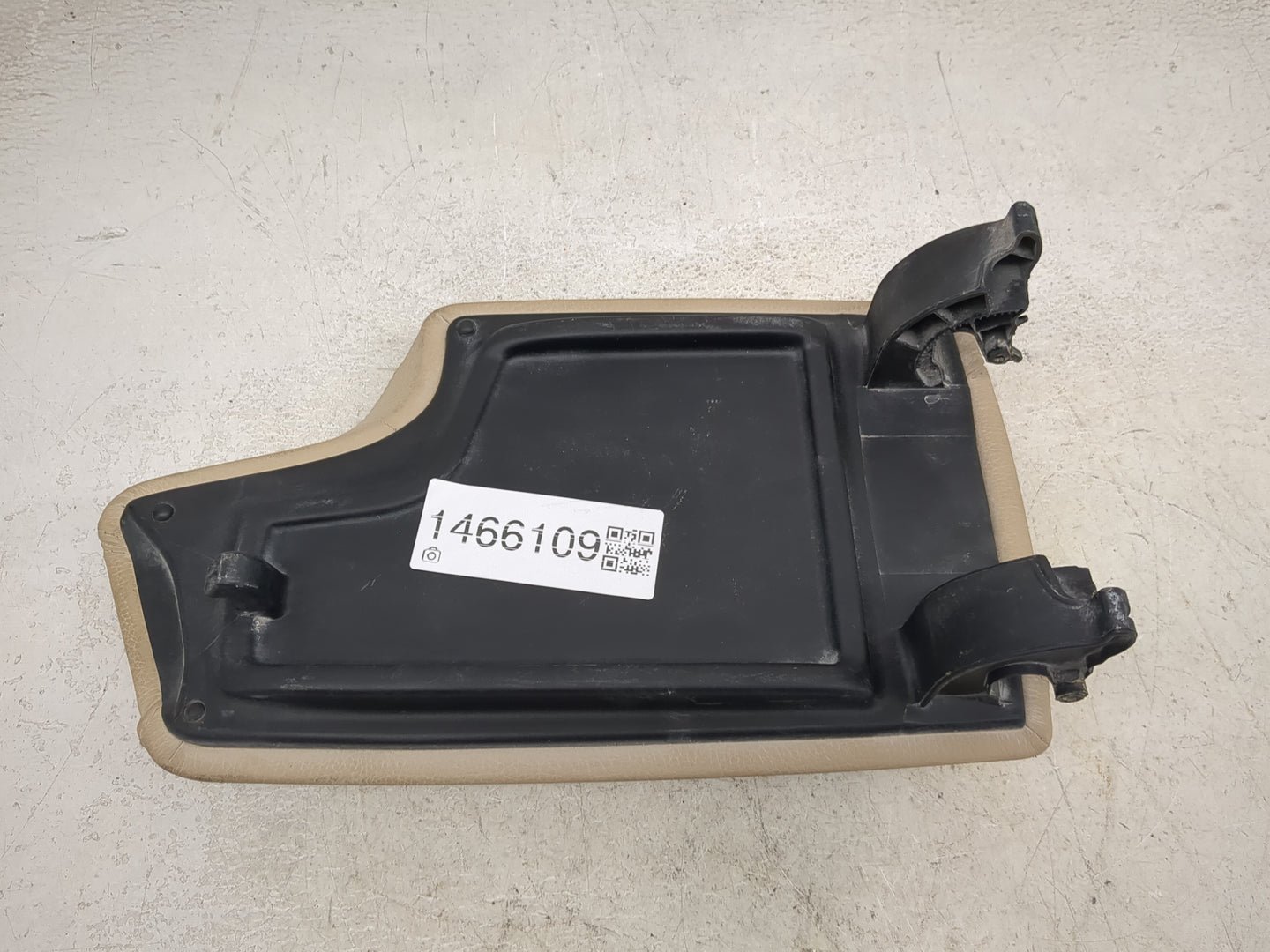 2014 Bmw 428i Center Console Armrest Cover Lid Fits OEM Used Auto Parts - Oemusedautoparts1.com