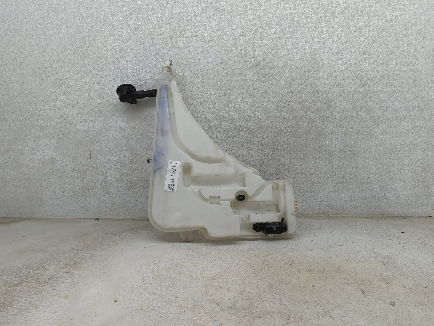 Bmw 435 Windshield Washer Fluid Reservoir Bottle Oem - Oemusedautoparts1.com